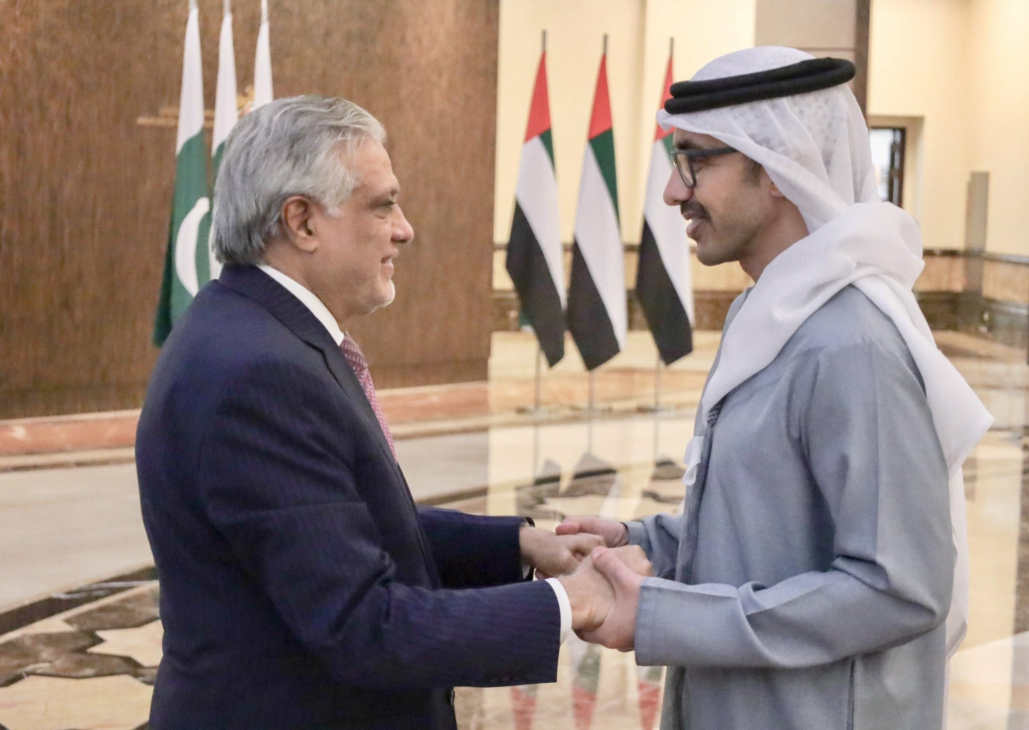 متحدہ عرب امارات پہنچنے سے قبل وزیرِخارجہ اسحاق ڈارنے طیب اردوگان سمیت اعلی سطح کی قیادت سے ملاقات کی