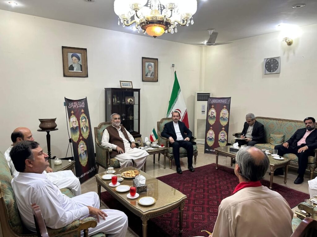 قونصل جنرل علی بنفشی خان نےچیمبر کے وفد کا شکریہ ادا کیا اور کہا کہ یہ ایران کے لیے بہت بڑا اعزاز ہے پاکستان نے ایران کا بھرپور ساتھ دیا۔
