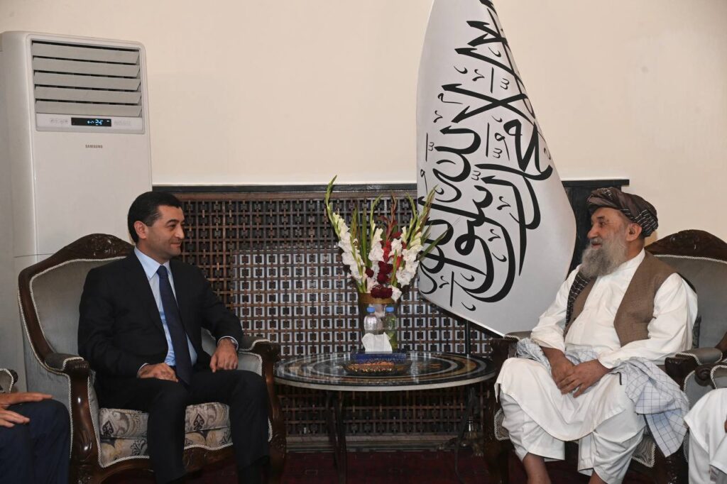 ازبک وفد نے افغانستان کے قائم مقام وزیر اعظم حسن اخند سے ملاقات کی، جس میں مختلف شعبوں میں تعاون بڑھانے پر بات چیت ہوئی۔