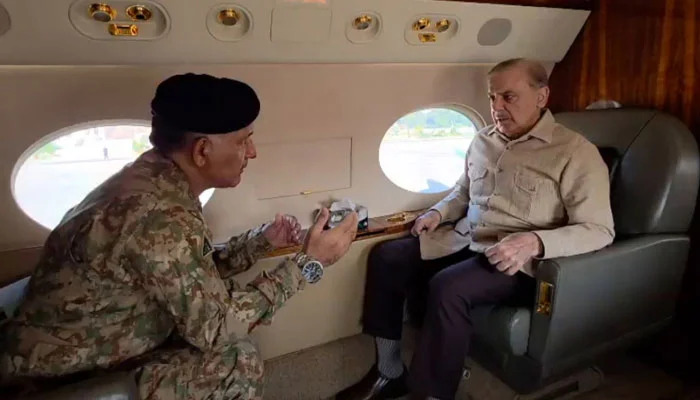 صدر آصف علی زرداری کا کہنا تھا کہ آزمائش کی اس گھڑی میں افواجِ پاکستان نے عوام کی خدمت کرتے ہوئے شاندار مثال قائم کردی
