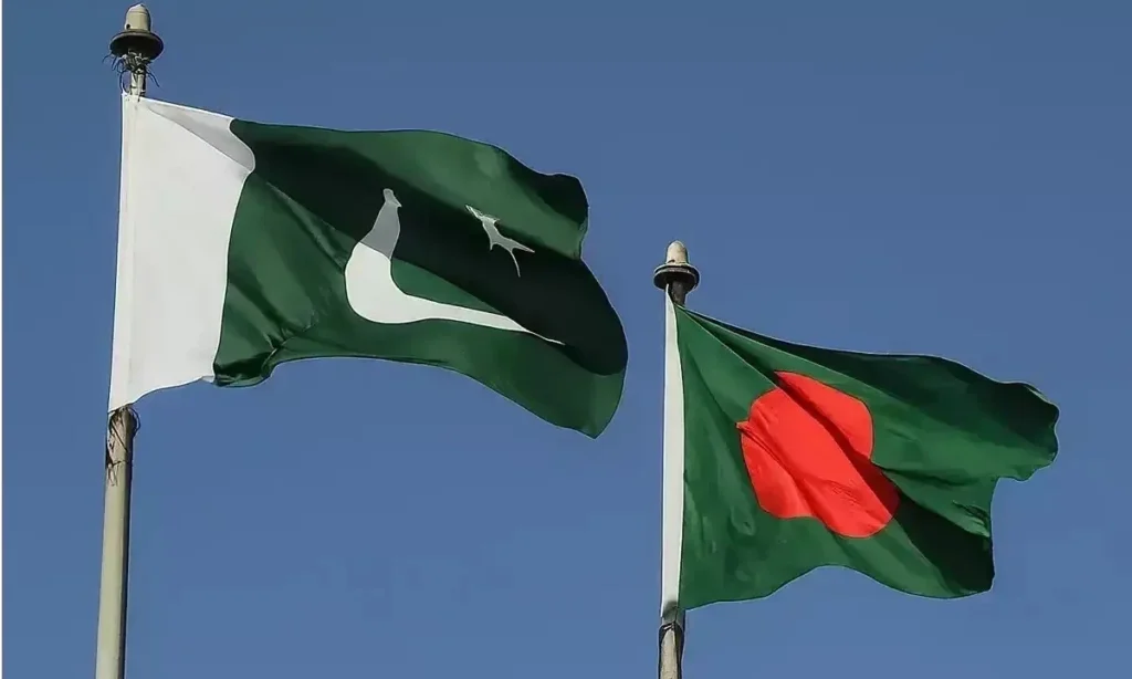 ایس ملک جو کبھی بھارت کے حکم اور رضا پر سر بسجود ہوا کرتا تھا آج اس مملک نے بھارت کی ناراضگی مول لی ہے۔ صرف یہی نہیں بلکہ پاکستانی وزیرِ خارجہ اسحاق ڈار حالیہ دنوں میں بنگلہ دیش کا دورہ بھی کرچکے ہیں