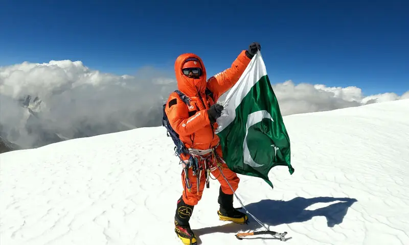 گلگت بلتستان سے تعلق رکھنے والے سرباز خان اور عابد بیگ 7 ہزار 708 میٹر چوٹی سر کرنے میں کامیاب ہوئے