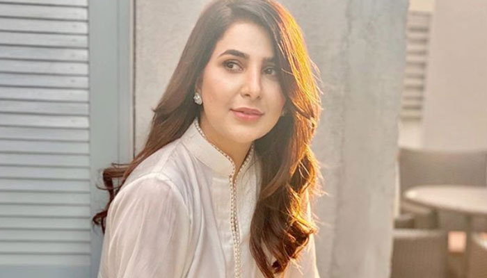 معروف اداکارہ اریبہ حبیب نے حال ہی میں ایک انٹرویومیں کہا جب میرے پاس اضافی پیسے ہوئے تو میں بھی ایوارڈ خرید لوں گی
