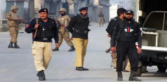 حملے میں شہید والے ایف سی اہلکاروں کا تعلق لکی مروت، ٹانک سے بتایا جارہا ہے۔