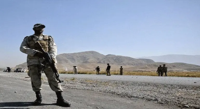 ذرائع کے مطابق سکیورٹی فورسز نے علاقے کو گھیرے میں لے کر سرچ آپریشن شروع کردیا ہے۔