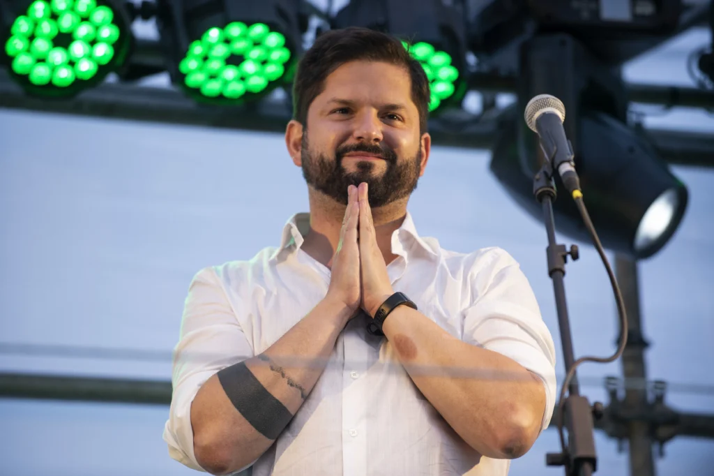 میں نہیں چاہتا نیتن یاہو خاندان سمیت میزائل حملے میں مارا جائے؛ چلی کے صدر کا خطاب