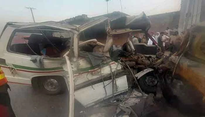 حادثے کا شکار ہونے والی گاڑی خانوزئی، بلوچستان سے ڈیرہ اسماعیل خان آ رہی تھی کہ راستے میں یہ حادثہ پیش آیا