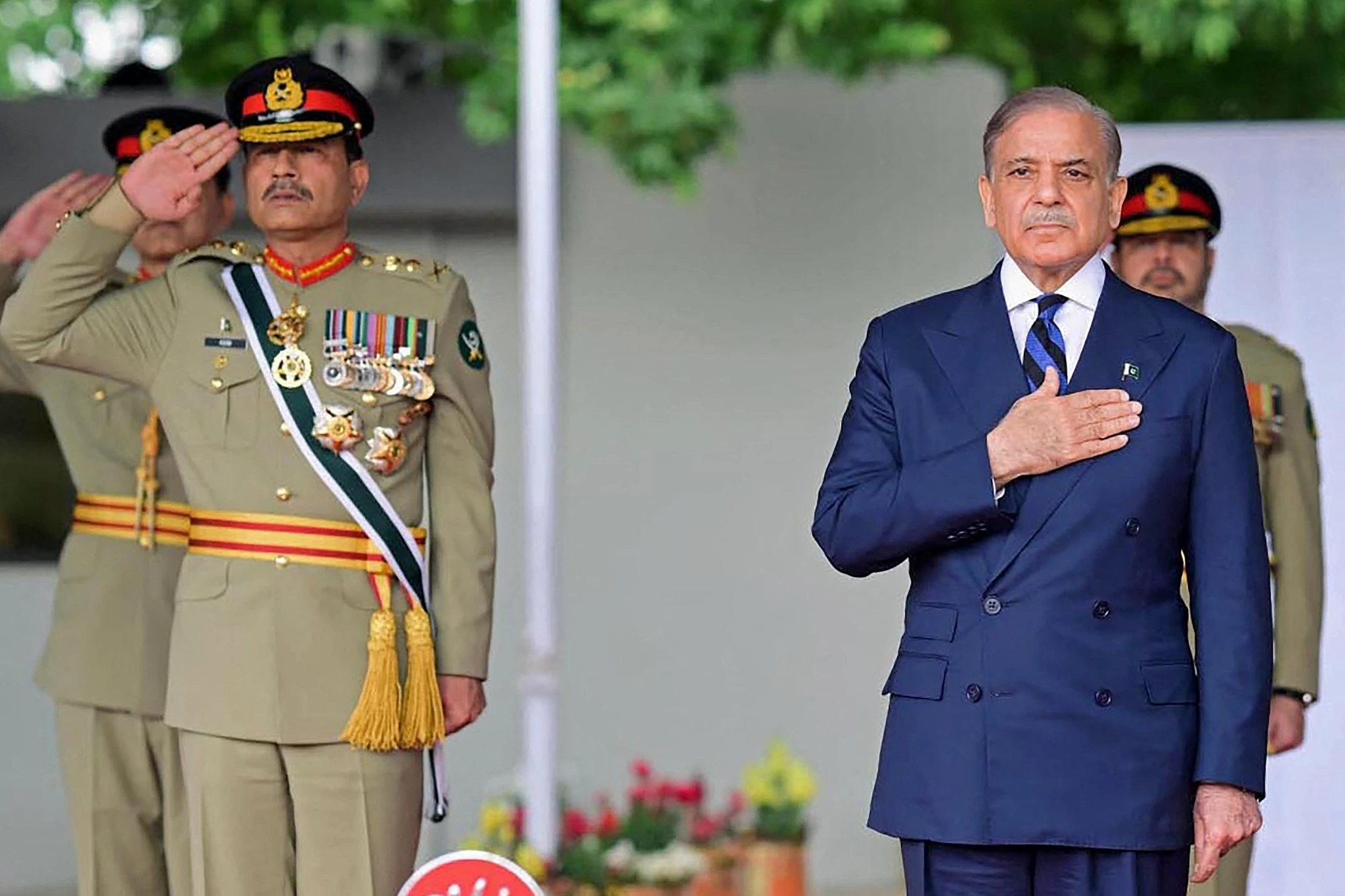 میں اور فیلڈ مارشل ایک پیچ پر ہیں، ہر کام میں مشورہ کرتے ہیں؛ شہباز شریف