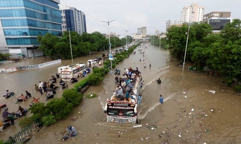 مراد علی شاہ نے کراچی شہر کا دورہ کرتے ہوئے کہا کہ کراچی میں بارشوں کے باعث چار افراد کی موت واقع ہوئی، تاہم صورتحال قابو میں ہے خطرے کی کوئی بات نہیں ہے