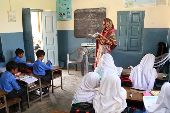 محکمہ تعلیم نے اہم فیصلہ کرتے ہوئے گریڈ 17 اور18 کے 103 سے زائد مرد و خواتین کے ٹرانسفر آرڈر جاری کردیے