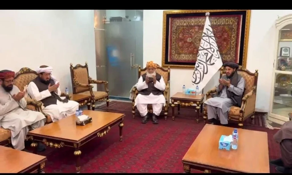 مولانا فضل الرحمان کا افغان سفارت خانے کا دورہ، زلزلے سے ہونے والے نقصانات پر اظہار افسوس