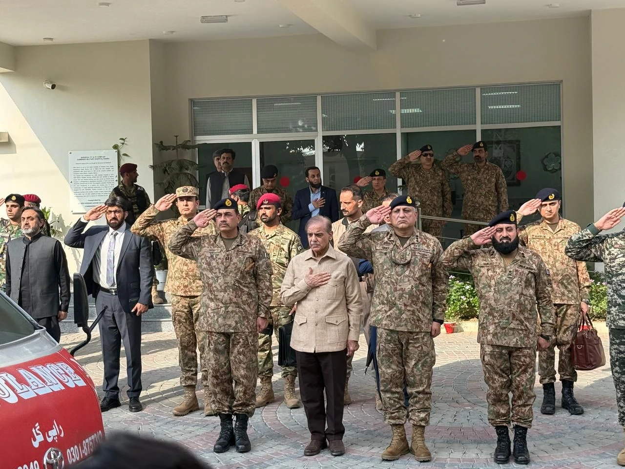وزیر اعظم اور فیلڈ مارشل سید عاصم منیر کا بنوں کا دورہ، دہشت گردی کے خلاف عزم کا اعادہ