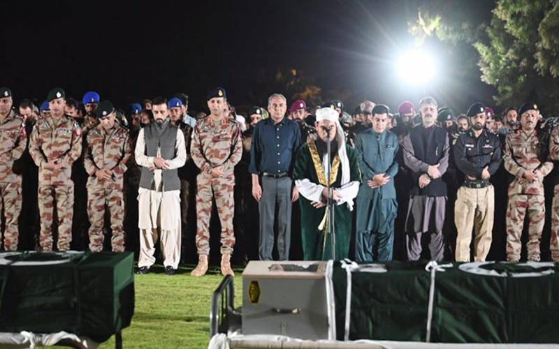 وفاقی وزیرداخلہ محسن نقوی نےتربت ضلع کیچ میں کیپٹن وقار احمد اور 4 فوجی جوانوں کی نماز جنازہ میں شرکت کی