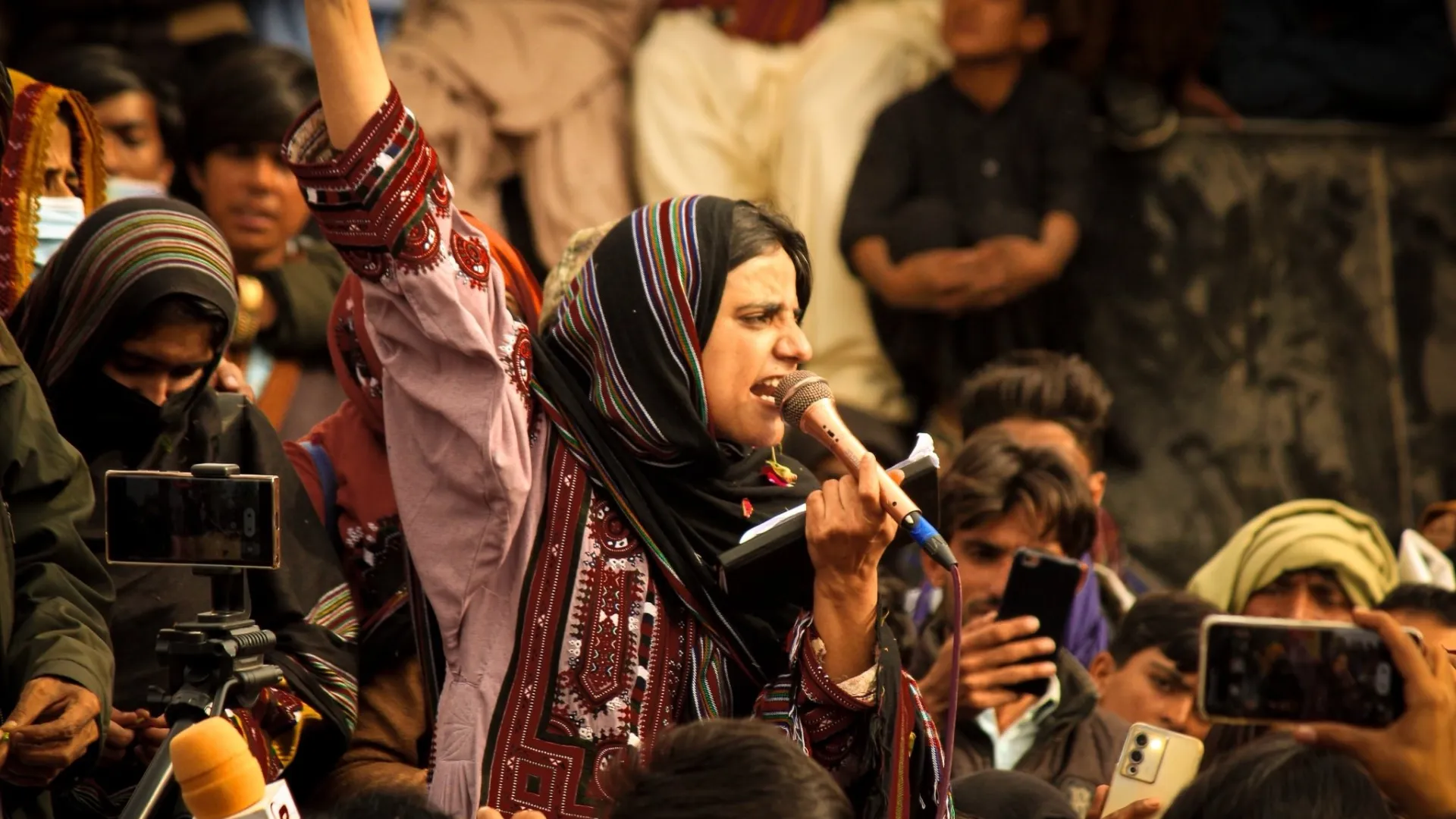 کیا ماہرنگ بلوچ انسانی حقوق کی آڑ میں ریاست مخالف گروہوں کی پشت پناہی کر رہی ہیں؟