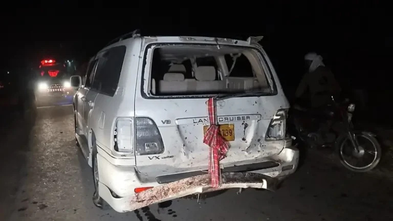 بلوچستان نیشنل پارٹی کے جلسے کے باہر دھماکہ، 12 افراد جاں بحق، 31 زخمی