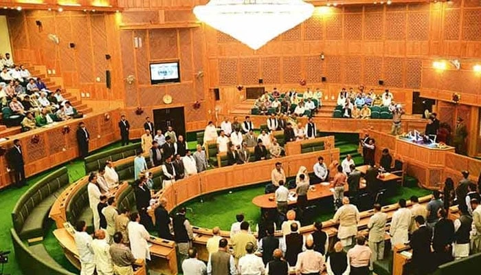 وزیراعظم شہباز شریف کی صدر مملکت آصف علی زرداری سے ایوانِ صدر میں ملاقات ہوئی جہاں آزاد کشمیر حکومت اور نئی کابینہ کے قیام کے حوالے سے اہم مشاورت کی گئی