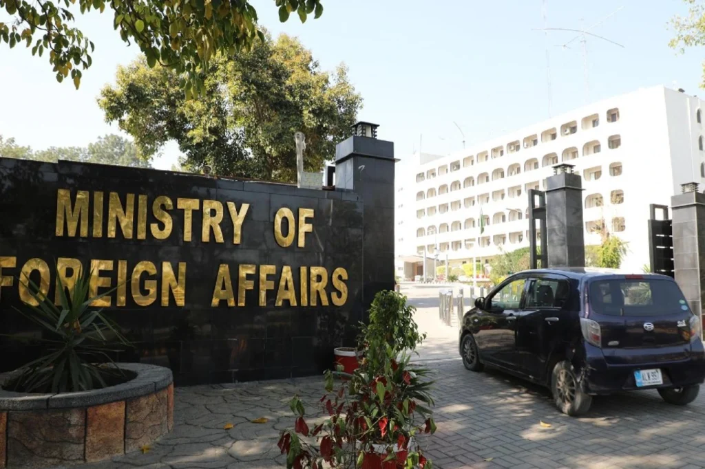 وزارتِ خارجہ پاکستان نے گیارہ، بارہ اکتوبر کی شب پاک۔ افغان سرحد پر کی گئی بلااشتعال کارروائیوں پر سخت تشویش کا اظہار کیا