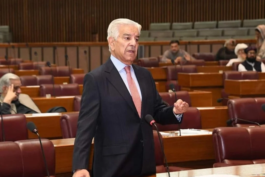 وزیرِ دفاع خواجہ آصف نے کہا کہ پاکستان کا مؤقف پہلے دن سے ہی واضح اور دو ٹوک رہا ہے کہ دراندازی و دہشت گردی کی ہرگز اجازت نہیں دے سکتے