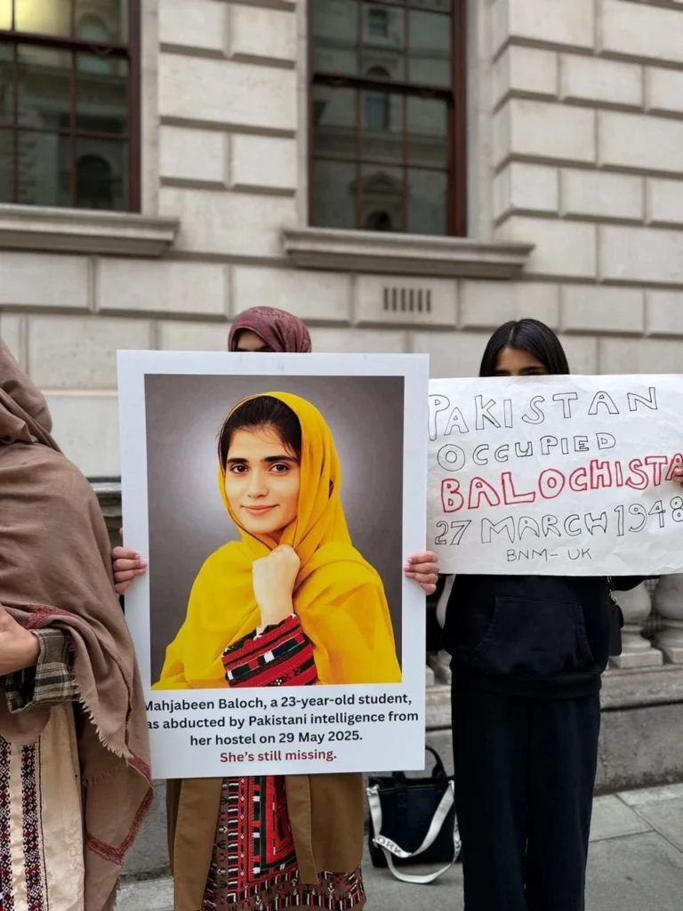 صحافی نے مظاہرین سے بلوچستان کے علاقے زہری کی موجودہ صورتحال کے بارے میں سوال کیا تو اکثر مظاہرین یا تو خاموش ہو گئے یا پھر انہیں اس علاقے کا علم ہی نہیں تھا