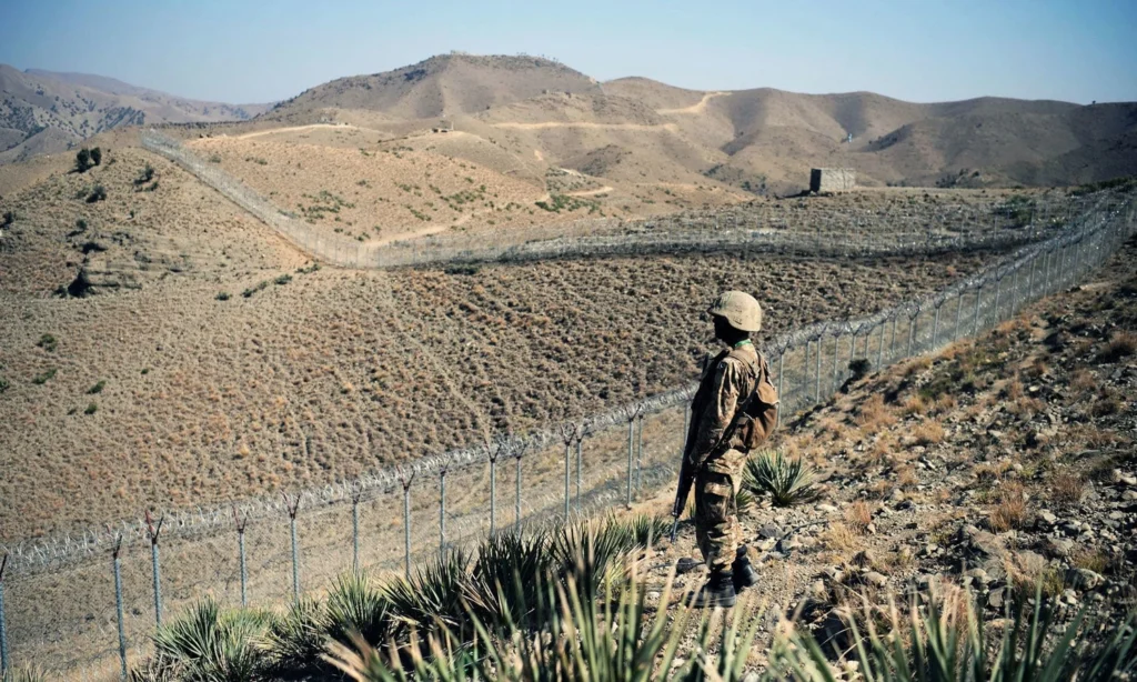 نشریاتی ادارے پی ٹی وی کے مطابق منگل کی شام افغان طالبان اور ٹی ٹی پی کے دہشت گردوں نے ضلع کرم میں شدید فائرنگ کی