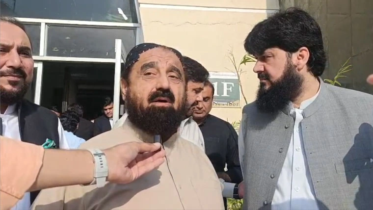 جے یو آئی نے مؤقف اپنایا ہے کہ علی امین گنڈاپور کا استعفیٰ ابھی تک منظور نہیں ہوا ، لہذا نئے وزیراعلیٰ کا انتخاب آئینی اور قانونی طور پر درست نہیں