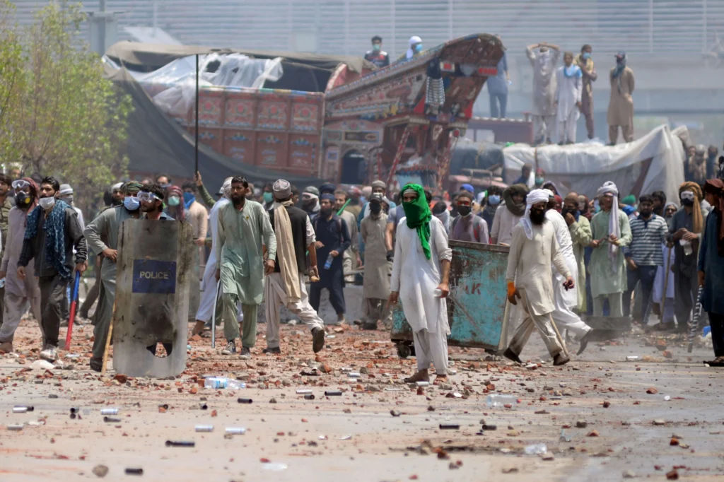 غزہ امن معاہدے کی کامیابی کے باوجود ٹی ایل پی کا احتجاج جاری؛ جڑواں شہروں میں معمولات زندگی معطل