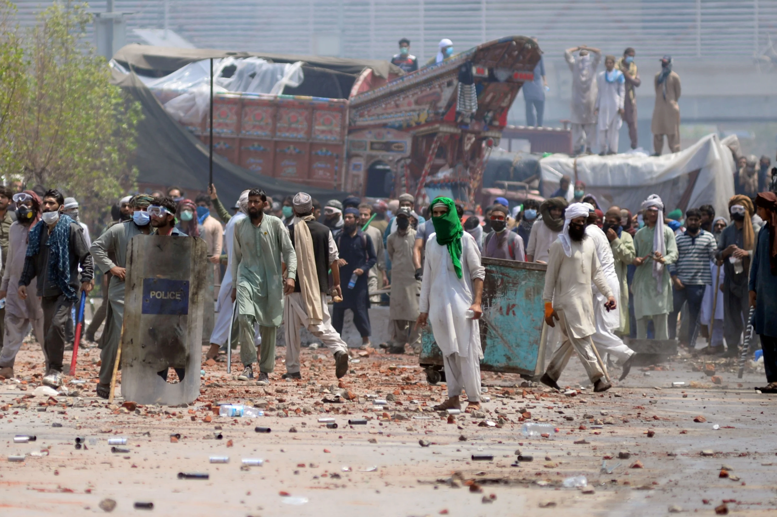 غزہ امن معاہدے کی کامیابی کے باوجود ٹی ایل پی کا احتجاج جاری؛ جڑواں شہروں میں معمولات زندگی معطل