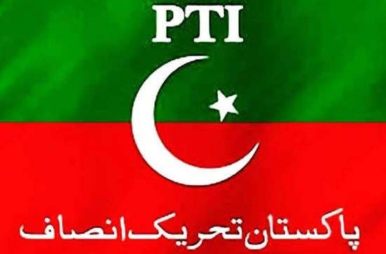 گورنر خیبرپختونخوا فیصل کریم کنڈی جان بوجھ کر وزیراعلیٰ علی امین گنڈا پور کے استعفیٰ کی منظوری میں تاخیر کر رہے ہیں؛ عاطف خان پی ٹی آئی رہنما