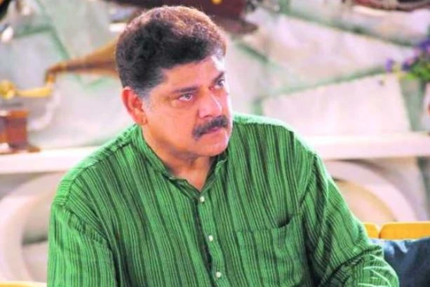 بھارتی میڈیا کے مطابق پنکج دھیر گزشتہ چند سالوں سے کینسر کا شکار تھے اور آج 68 برس کی عمر میں چل بسے