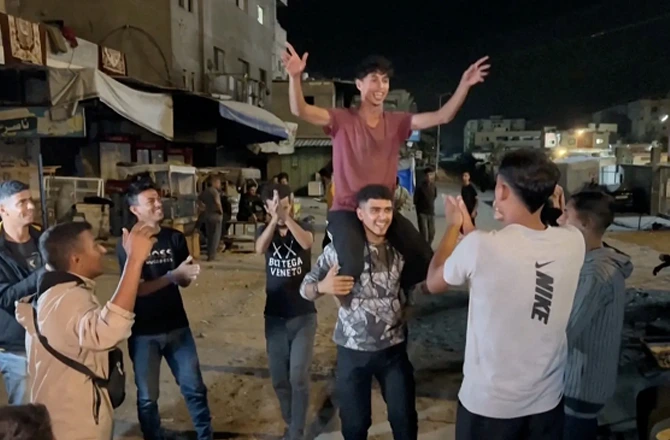 امریکی صدر نے سوشل میڈیا پر اعلان کرتے ہوئے کہا کہ اسرائیل اور حماس نے پہلے مرحلے میں جنگ بندی کے معاہدے پر دستخط کر دیے ہیں