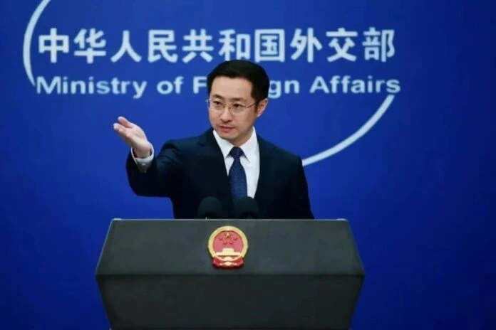 ہمیں پاکستانی حکام نے یقین دلایا ہے کہ پاکستان اور امریکا کے تجارتی روابط سے چین کے مفادات اور مشترکہ منصوبوں کو متاثر نہیں ہوںگے؛ چینی وزارتِ خارجہ