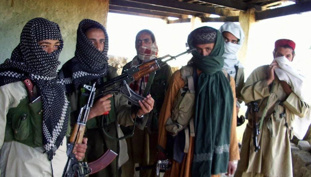 باجوڑ میں ٹی ٹی پی دہشت گردوں کی جانب سے گھروں میں خفیہ سرنگوں کا انکشاف، اسلحہ برآمد