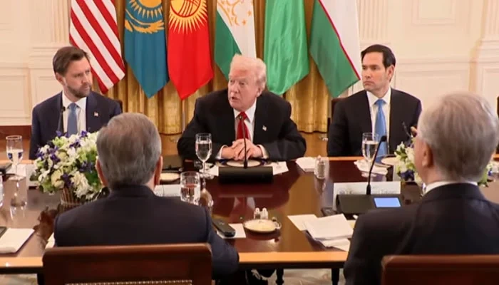 امریکی صدر ڈونلڈ ٹرمپ نے وائٹ ہاؤس میں قازق صدر قاسم جومارت ٹوکایف کے ساتھ مشترکہ پریس بریفنگ میں اعلان کیا کہ قازقستان ابراہیمی معاہدے میں شامل ہوگیا ہے