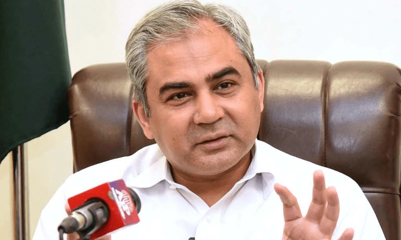 وفاقی وزیرِ داخلہ محسن نقوی نے جائے وقوعہ کا دورہ کیا اور دہشت گردوں سخت انتباہ جاری کرتے ہوئے کہا کہ جس نے دھماکہ کیا، اسے بھگتنا پڑے گا