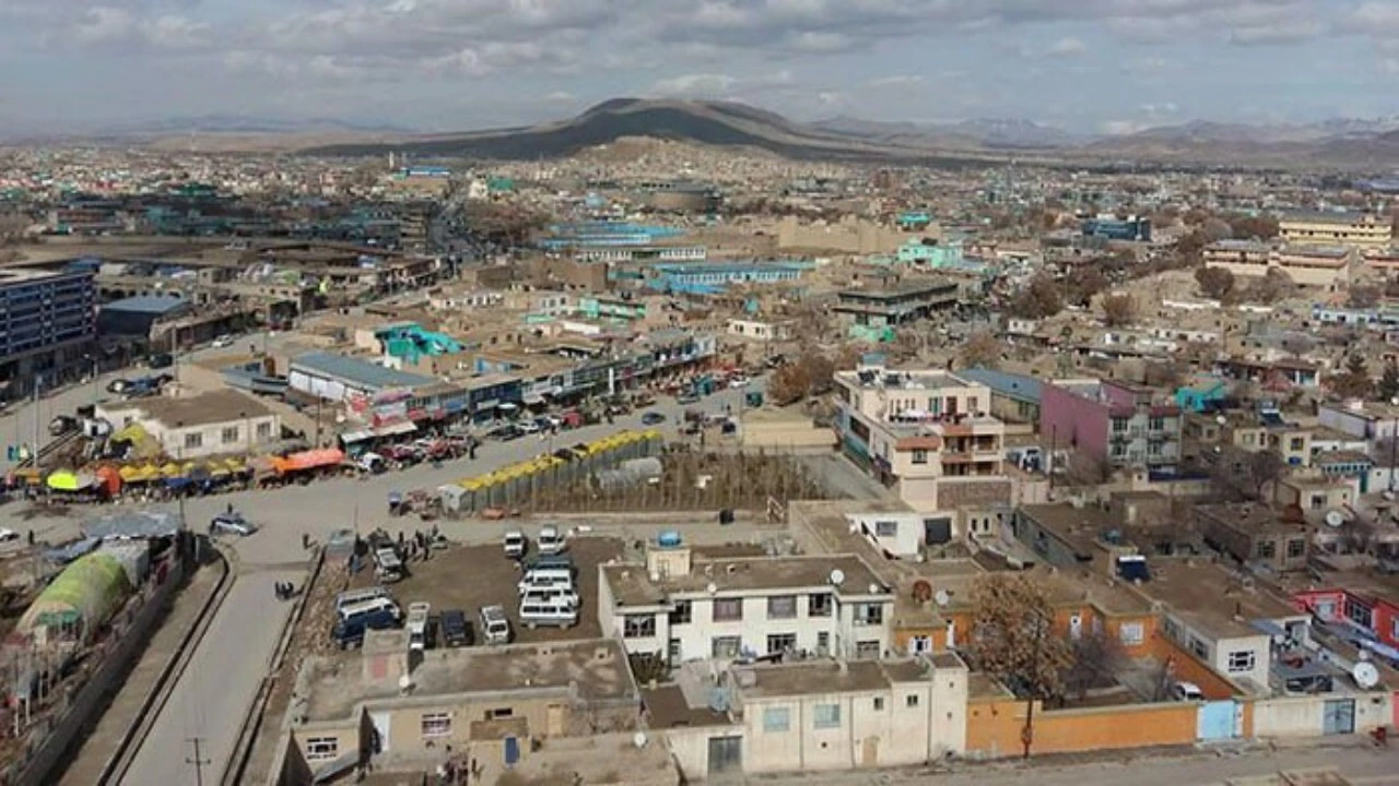 افغان طالبان کی وزارتِ عدل نے 36 لاکھ 86 ہزار مربع میٹر سے زائد زمین کو سرکاری ملکیت قرار دیا ہے جسکے بعد غزنی کے کے ہزاروں رہائشی شدید مسائل کا شکار ہیں