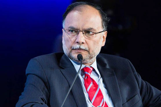 کراچی میں منعقدہ تقریب سے خطاب کرتے ہوئے وفاقی وزیر احسن اقبال کا کہنا تھا کہ پاکستان کی بندرگاہیں عالمی تجارت کے لیے بڑی اہمیت کی حامل ہیں۔ تجارتی سرگرمیوں کے پیش نظر کراچی پورٹ، پورٹ قاسم کو بہتر کیا جا رہا ہے