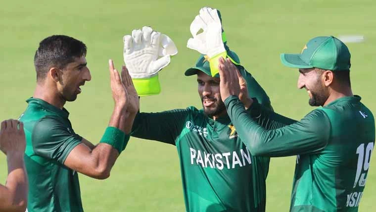 رائزنگ اسٹار ایشیا کپ کے چھٹے میچ میں پاکستان شاہینز نے بھارت اے کو 7 وکٹوں سے شکست دی، 136 رنز کے ہدف کو صرف 17.4 اووروں میں حاصل کیا