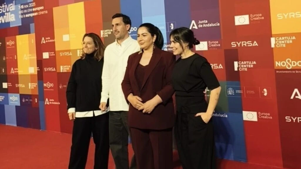 خدیجہ امین نے فلم کی نمائش سے قبل کہا کہ یہ افغانستان کے زوال کے بعد کی سب سے دل شکن انسانی کہانیوں میں سے ایک کہانی ہے