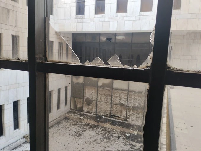 ابتدائی اطلاعات کے مطابق دھماکے میں چار افراد زخمی ہوئے جنہیں قریبی اسپتال منتقل کیا گیا ہے