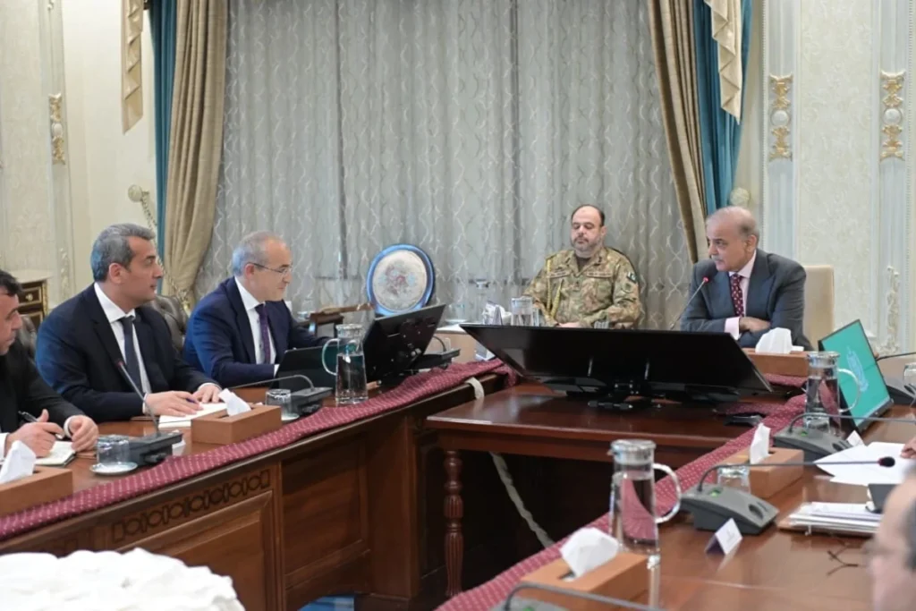 وزیرِاعظم شہباز شریف کی آذربائیجان کے وزیر اقتصادیات میکائیل جباروف سے دورانِ ملاقات دوطرفہ تجارت، سرمایہ کاری، دفاع، معدنیات، سیاحت اور آئی ٹی سمیت مختلف شعبوں میں تعاون بڑھانے پر اتفاق کیا گیا