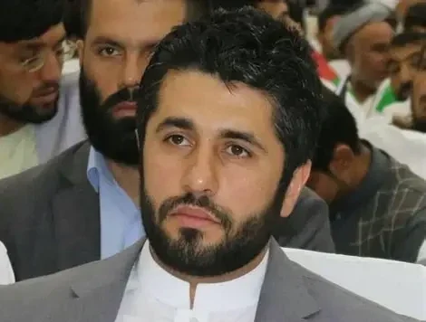 افغان رہنما حبیب الرحمان حکمتیار نے افغان سیاسی گروہوں کی دوہری پالیسیوں پر تنقید کرتے ہوئے کہا کہ گزشتہ دہائیوں سے پاکستان کے خلاف سرگرم رہنے والے گروہ اب مجبوراً پاکستانی حمایت کے محتاج ہیں۔ افغان رہنما حبیب الرحمان حکمتیار نے کہا کہ افغان طالبان سمیت دیگر گروہوں کی جنگی ذہنیت اور تنگ نظری نے نہ صرف افغان سرزمین کو نقصان پہنچایا بلکہ پڑوسی ممالک کے لیے بھی خطرات پیدا کیے ہیں