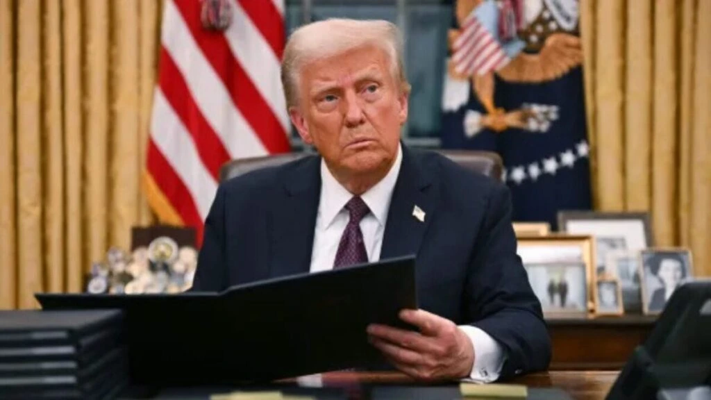 امریکی صدر ڈونلڈ ٹرمپ نے نیتن یاہو کی معافی کی درخواست لکھتے ہوئے ٹرمپ نے کہا ہے کہ نیتن یاہو کے خلاف مقدمہ سیاسی ہے اور اسرائیلی اتحاد کے لیے انہیں معاف کرنا ضروری ہے