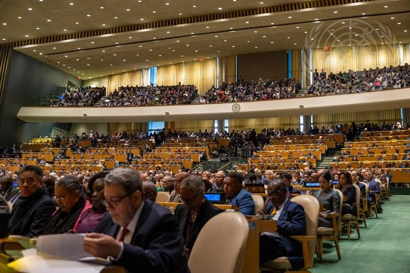 اقوامِ متحدہ نے افغانستان کے سابق صدر اشرف غنی اور وزیر خارجہ حنیف اتمر کے نام اپنی فہرست سے ہٹا دیے، جبکہ افغان طالبان کو ابھی تک افغانستان کی نمائندگی کی نشست نہیں دی گئی