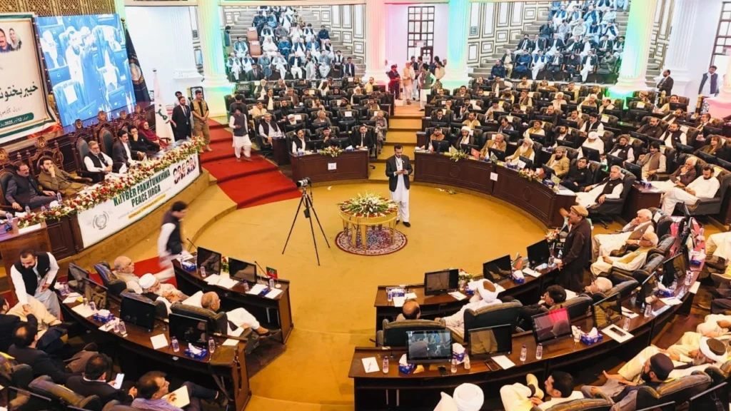 پشاور میں تاریخی امن جرگہ؛ دہشت گردی کی مذمت، پاک افغان تجارت کھولنے اور صوبائی ایکشن پلان کی تجویز