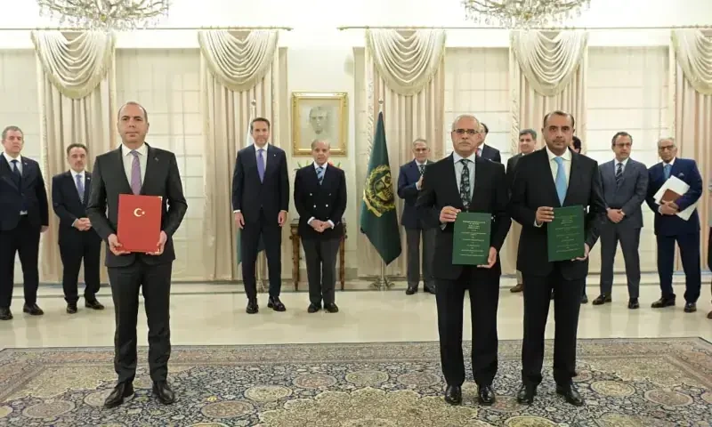 پاکستان اور ترکی نے توانائی اور معدنیات کے شعبوں میں تعاون بڑھانے کے لیے پانچ مفاہمتی یادداشتوں پر دستخط کرتے ہوئے دونوں ممالک نے سرمایہ کاری، مشترکہ تجارتی کمپنی اور توانائی انفراسٹرکچر میں تعاون پر بھی اتفاق کیا