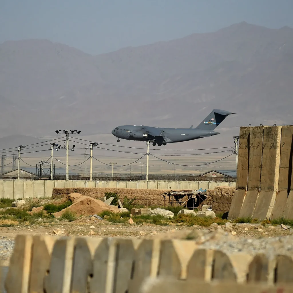 بگرام ایئربیس پر فوجی ساز و سامان کی تیاری کا پروپیگنڈا، امریکی جریدے نے طالبان رجیم کا پروپیگنڈا بے نقاب کر دیا