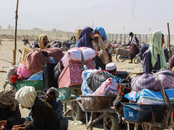 ترقی یافتہ ممالک اگر پناہ گزینوں کو نکالنے جیسے اقدامات کر سکتے ہیں تو پاکستان جیسے ترقی پذیر ملک کے ان اقدامات پر دباؤ میں ڈالنا دوہرا معیار ہے