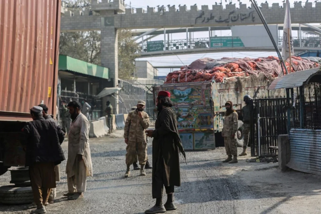 اسلام آباد میں عسکری و سیاسی قیادت کی اعلیٰ سطحی میٹنگ میں اقوامِ متحدہ کی امدادی درخواست اور راہداری کے انتظامات کا جائزہ لیا گیا۔ سینیئر صحافی طاہر خان کے مطابق پاکستان نے درخواست منظور کر لی ہے جبکہ تکنیکی امور پر مشاورت ابھی باقی ہے۔