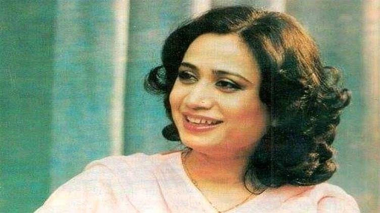 پروین شاکر؛ خوشبو بکھیرتی شاعرہ