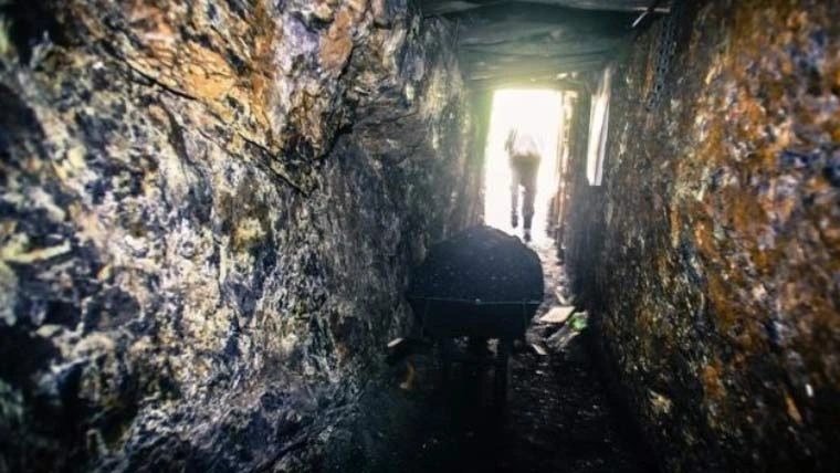 چین کے صوبہ یونان میں کوئلے کی کان میں گیس کے اچانک اخراج کے باعث چار افراد ہلاک اور تین تاحال لاپتہ ہیں